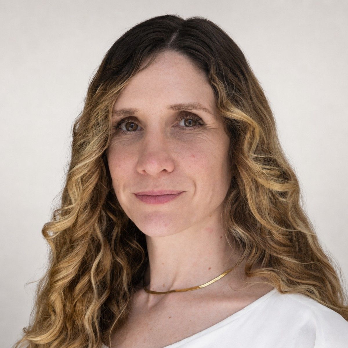 Portrait of Robyn Khoury